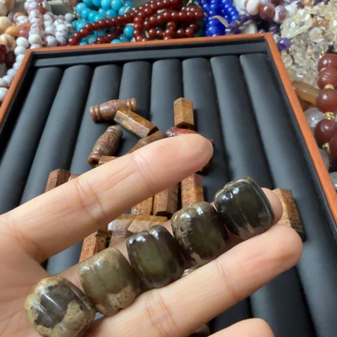 龍***下和田玉（糖玉）未镶嵌颈饰