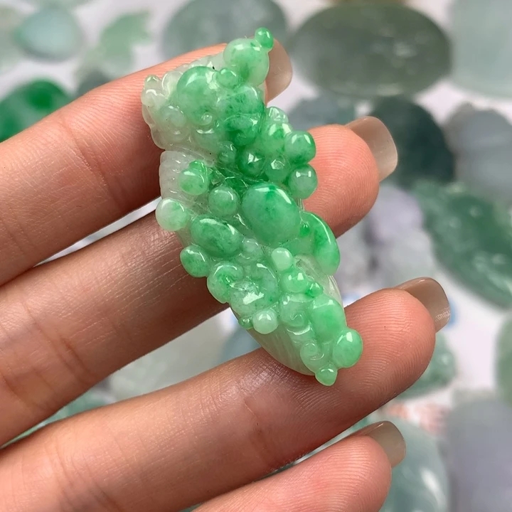 空***兰翡翠未镶嵌颈饰翡翠
