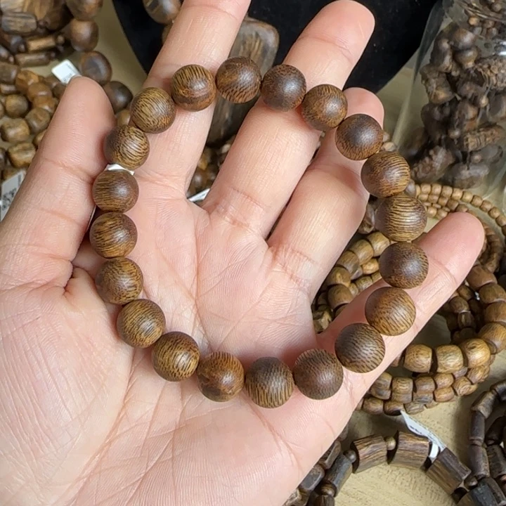 沉香手串乌身多样性发货一条卡10-8克