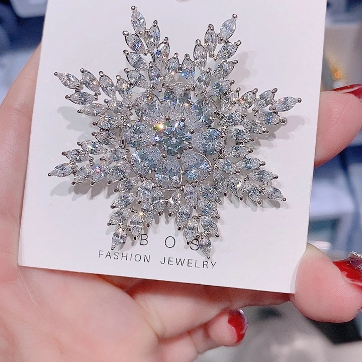 锆石铜合金雪花胸针 银色