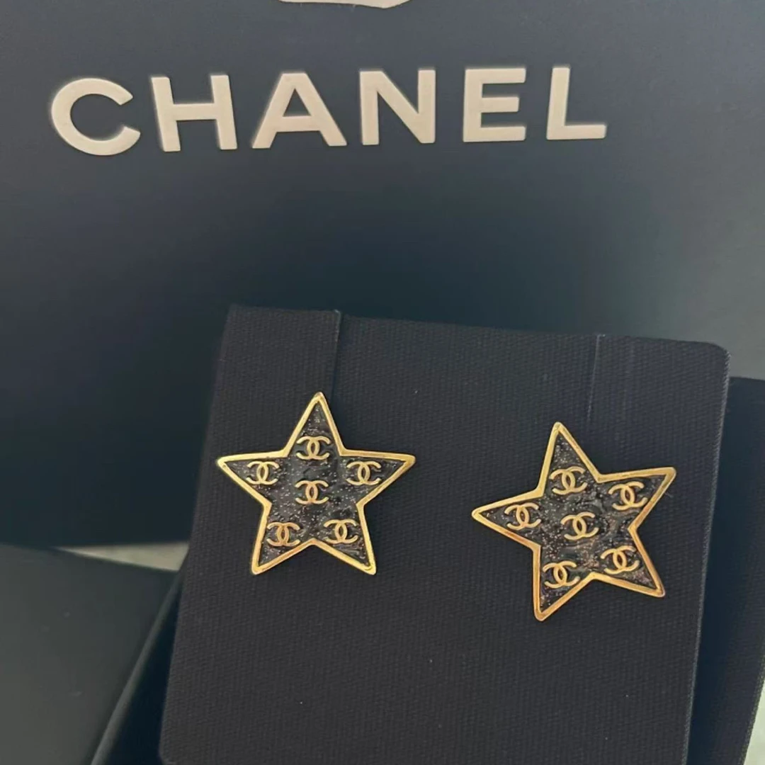 95新 Chanel/香奈儿  满logo星星耳钉 12797666 nn