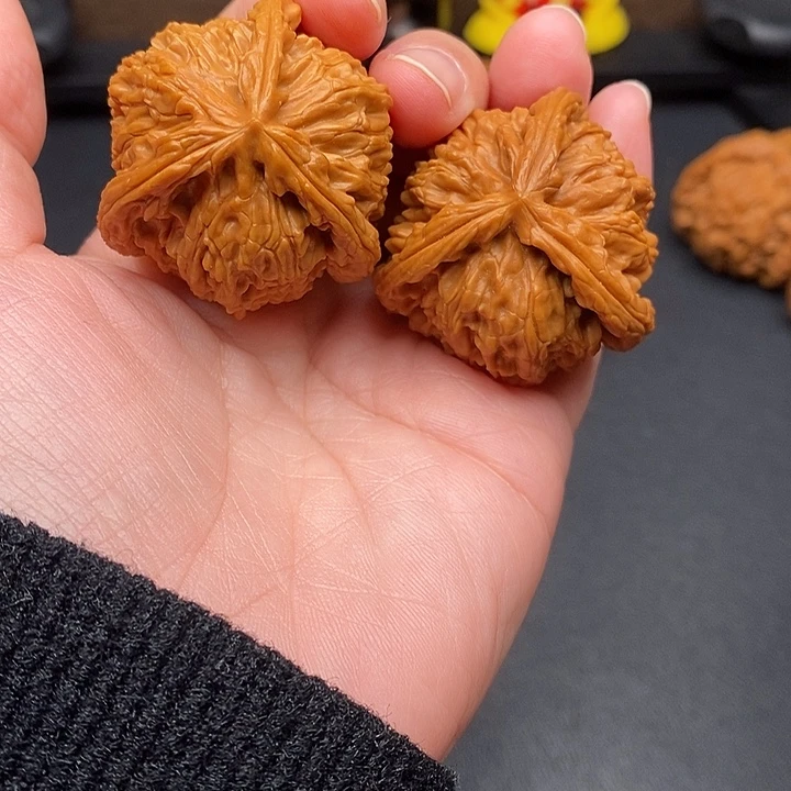 b***e文玩核桃把件白奔