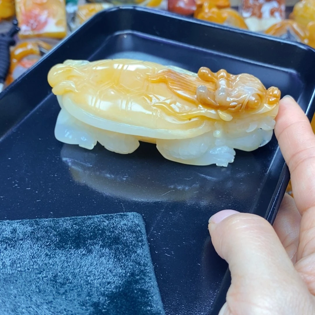 未镶嵌石英质玉（黄龙玉）颈饰