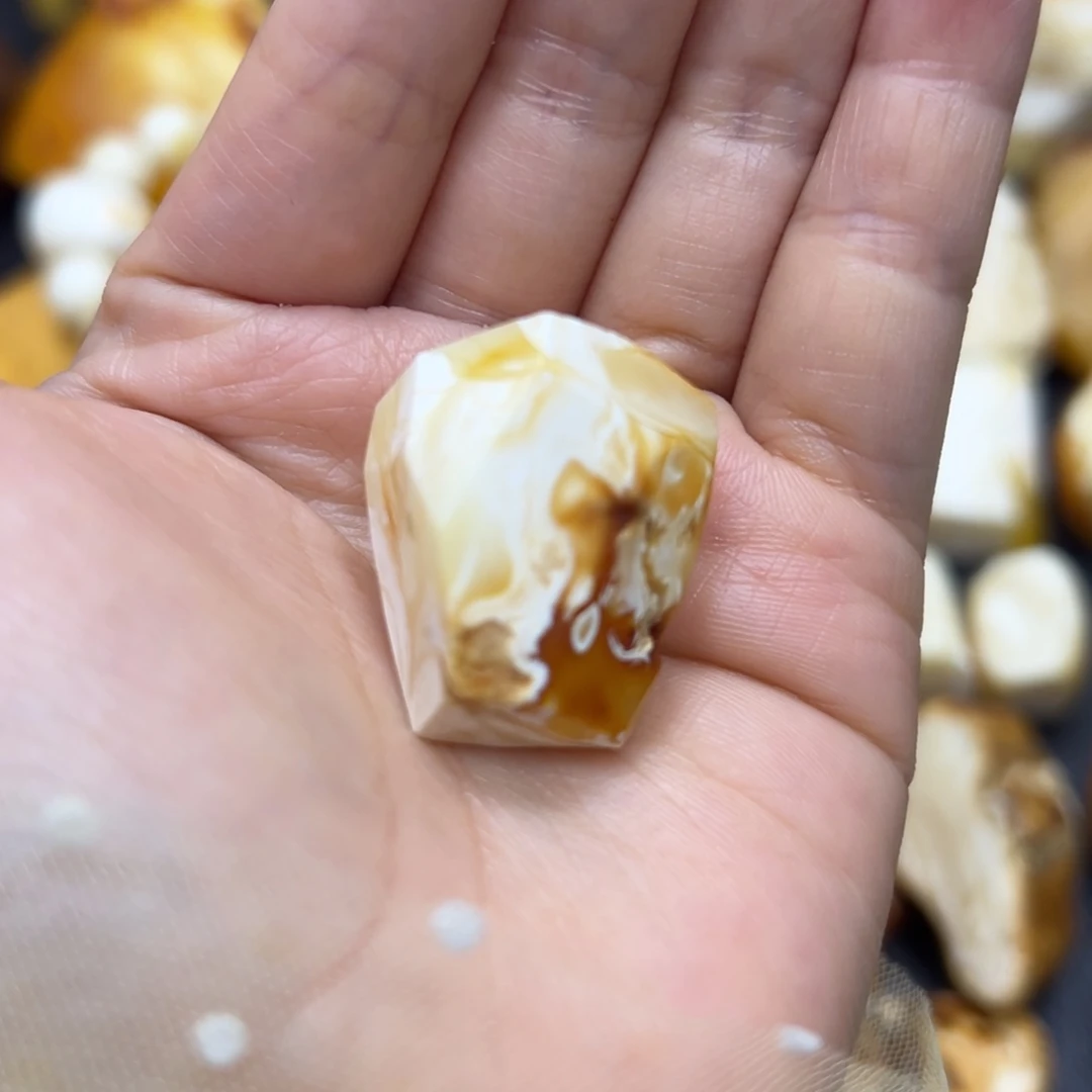 定制琥珀未镶嵌蜜蜡