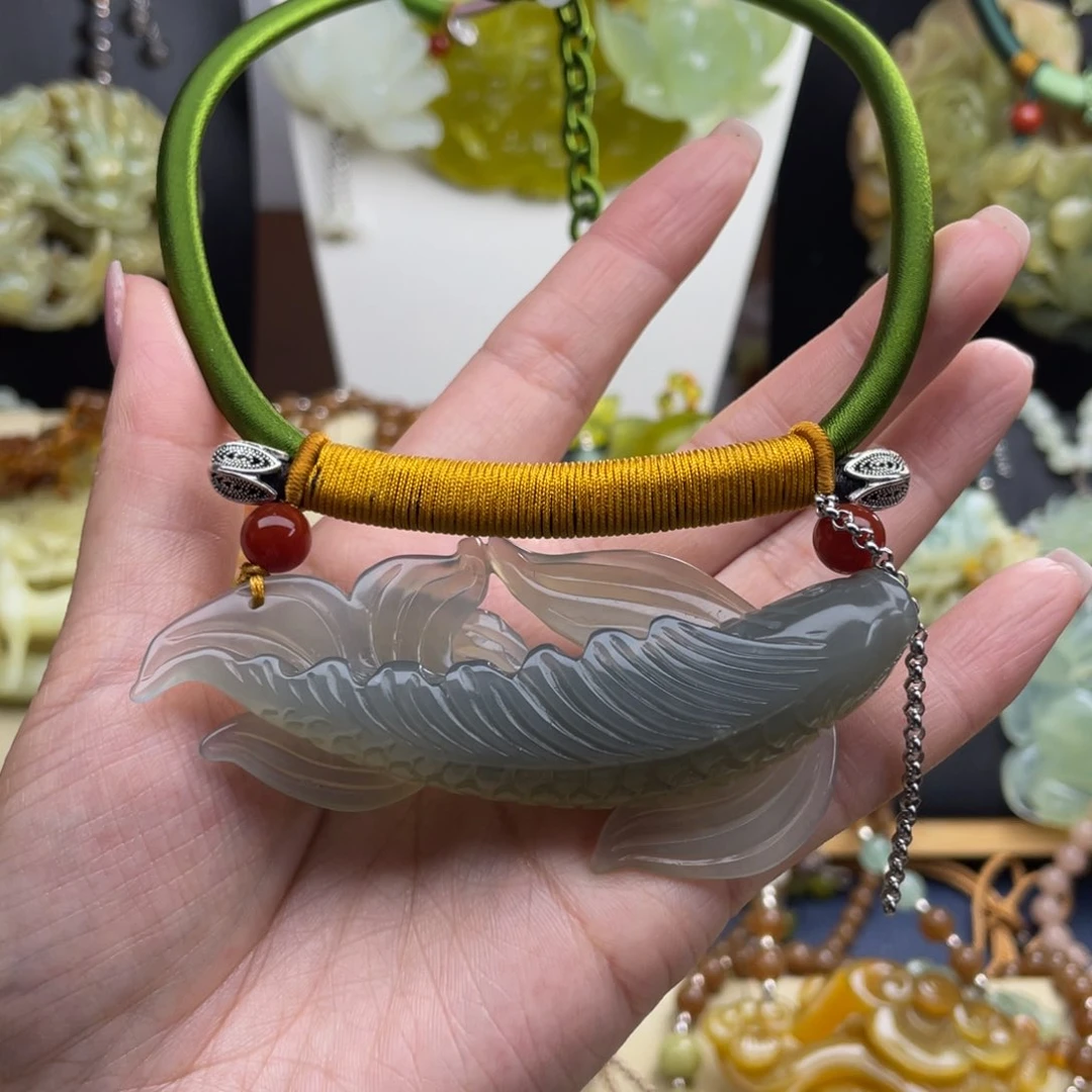 蛇纹石玉未镶嵌颈饰