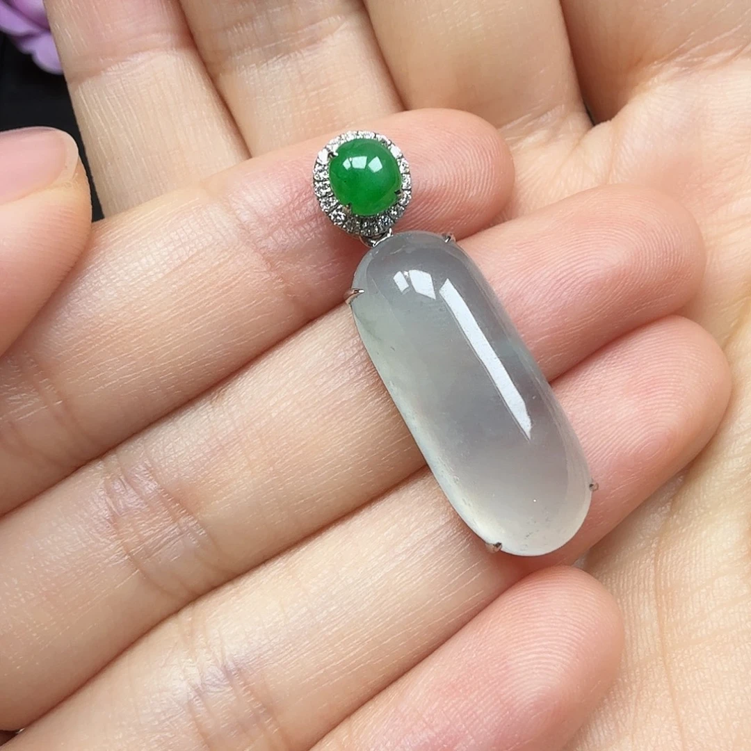 颈饰18K金镶嵌翡翠