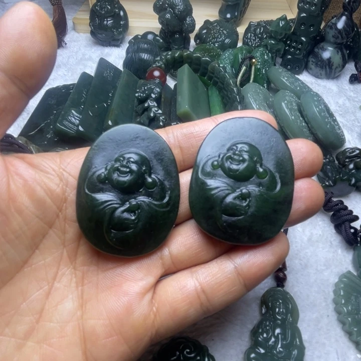 趁***酒和田玉未镶嵌颈饰