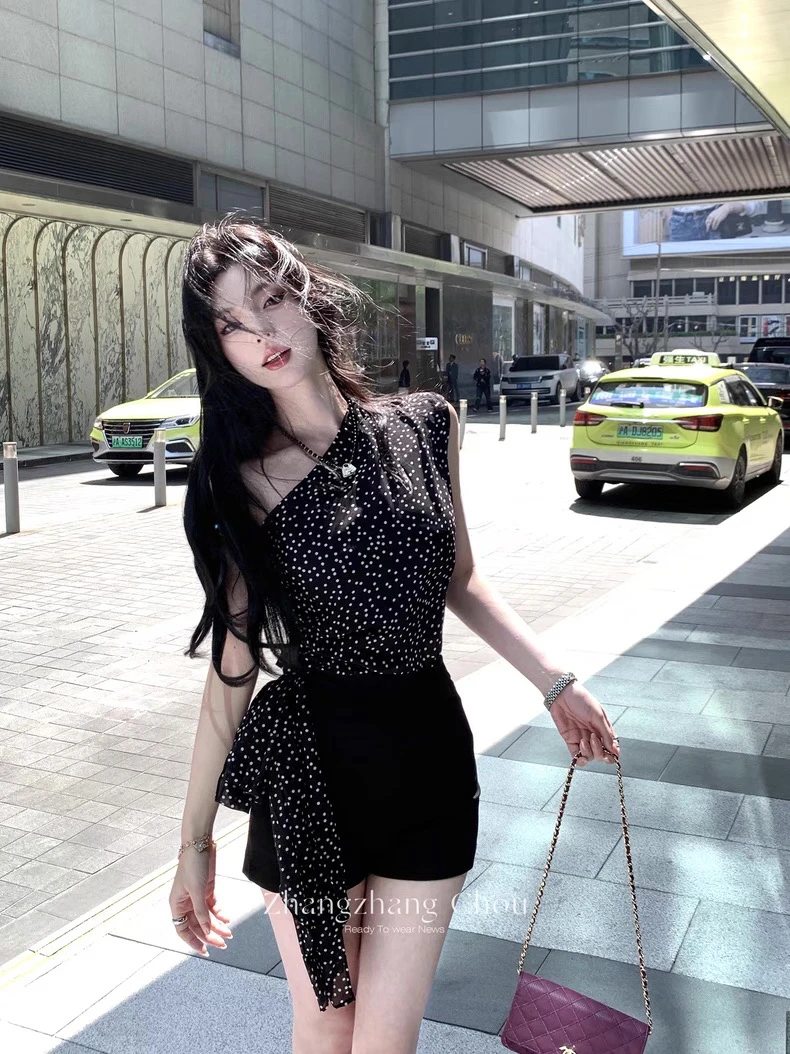 黑色波点斜肩不对称无袖雪纺修身吊带上衣女外穿