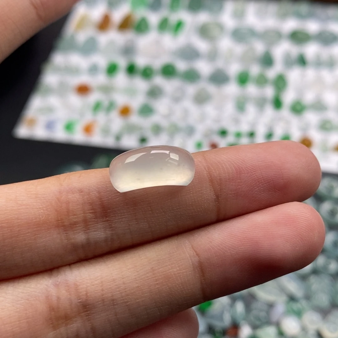 翡翠裸石冰胶马鞍戒面