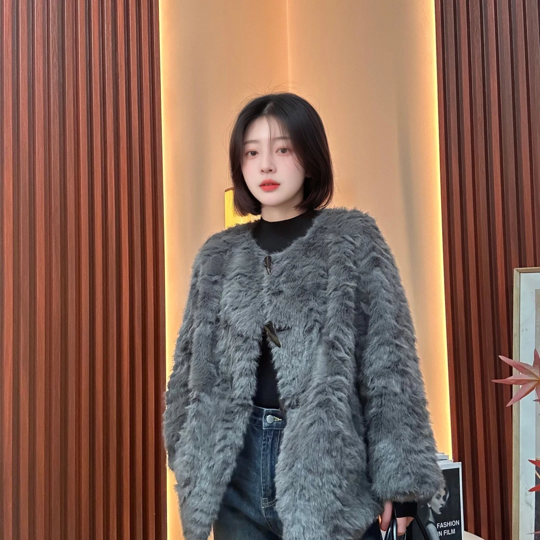 秋冬新款牛角扣毛毛外套女