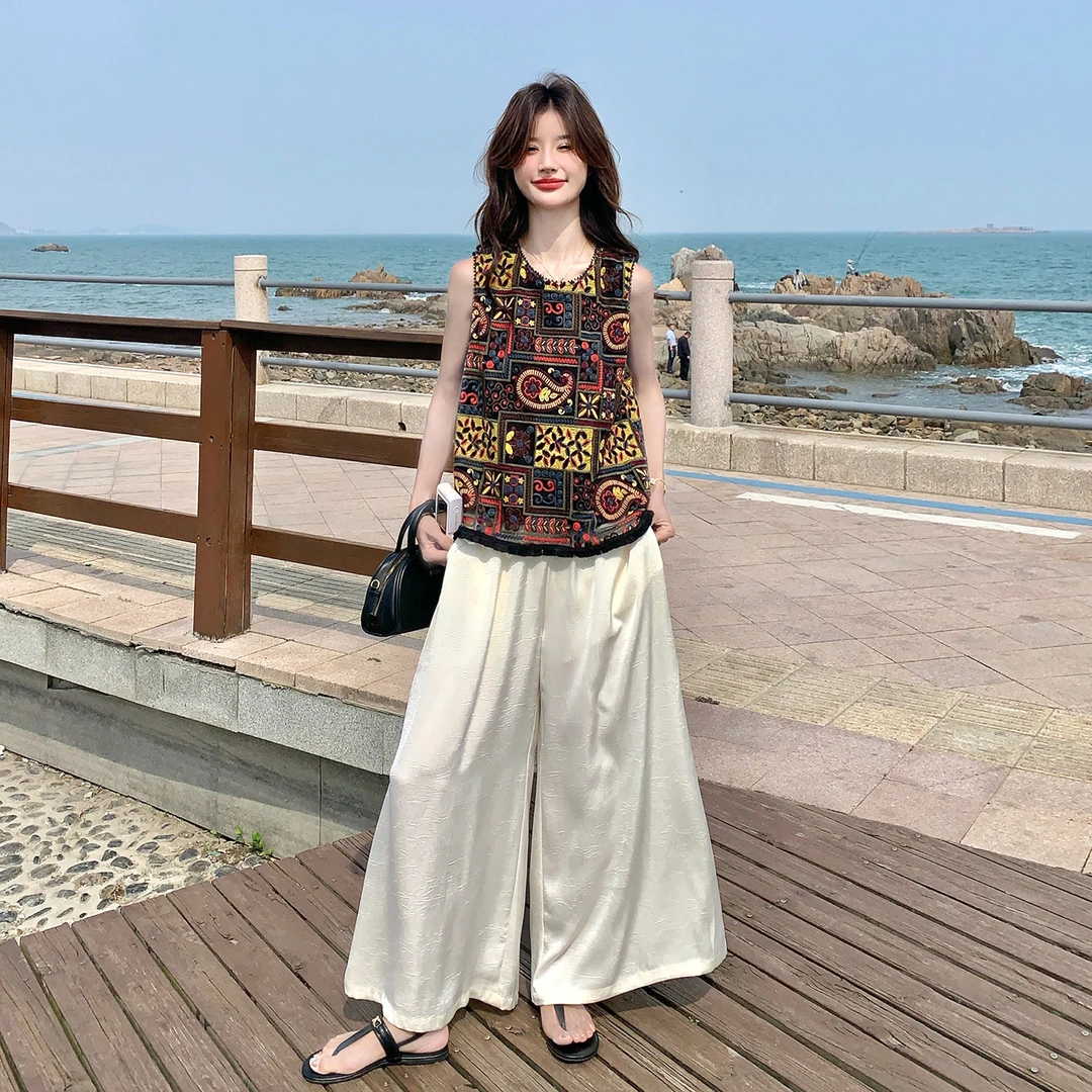 新中式复古圆领刺绣拼色套装2025夏新款无袖背心上衣阔腿裤两件套