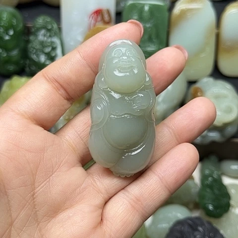 颈饰未镶嵌和田玉庞*