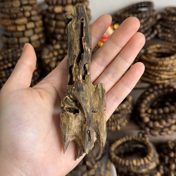 珠串奇楠沉香满油天然虫漏21.39克