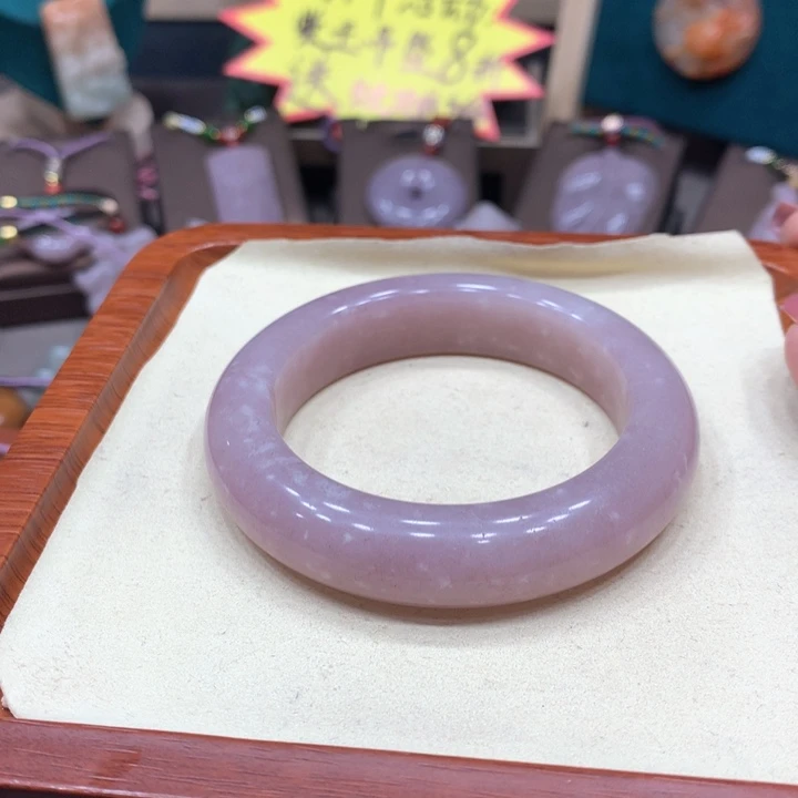 石英质玉颈饰足铂镶嵌爱****果