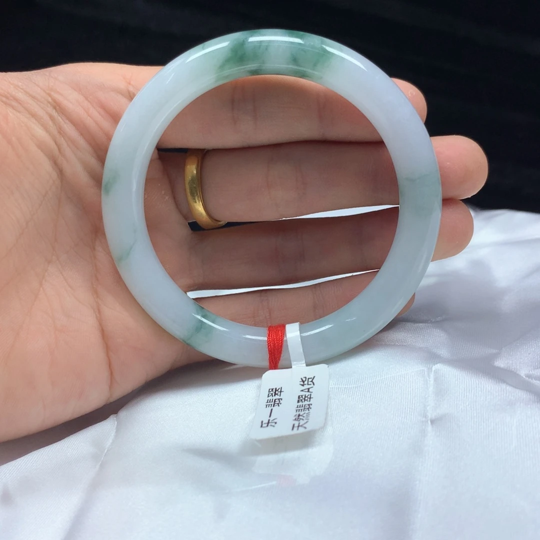 翡翠未镶嵌手镯（圆镯）56.2