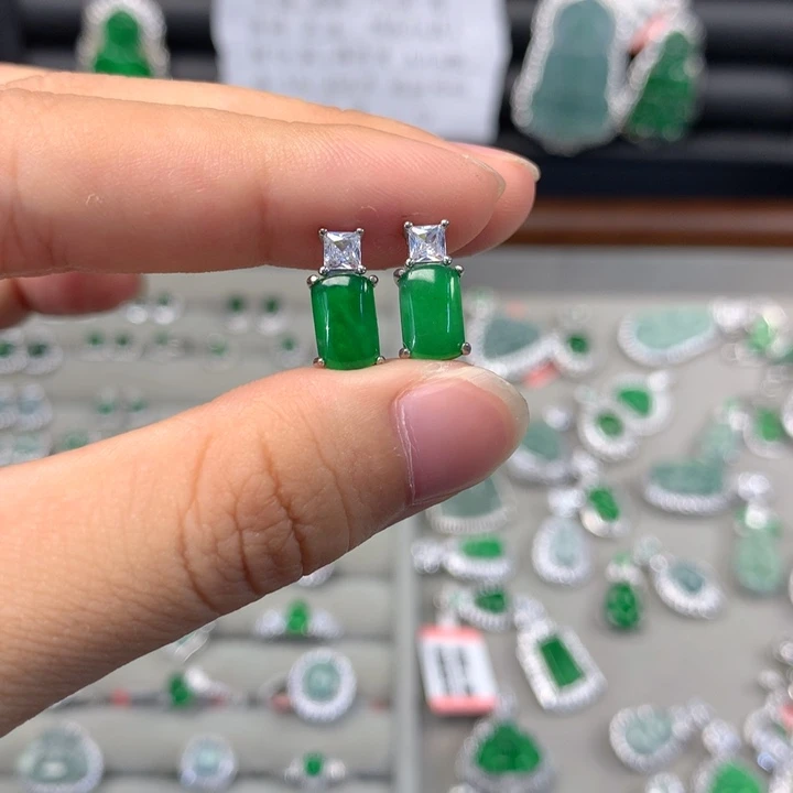 翡翠未镶嵌耳饰吊坠