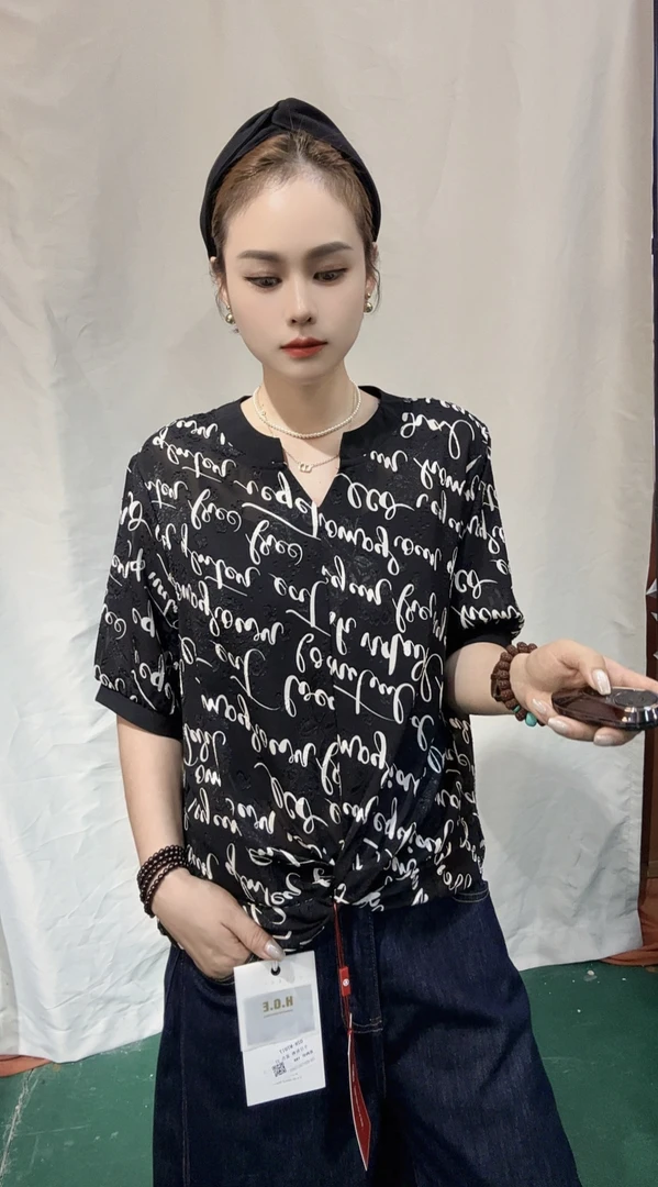 中老年妈妈时尚休闲字母印花短袖宽松薄款小衫