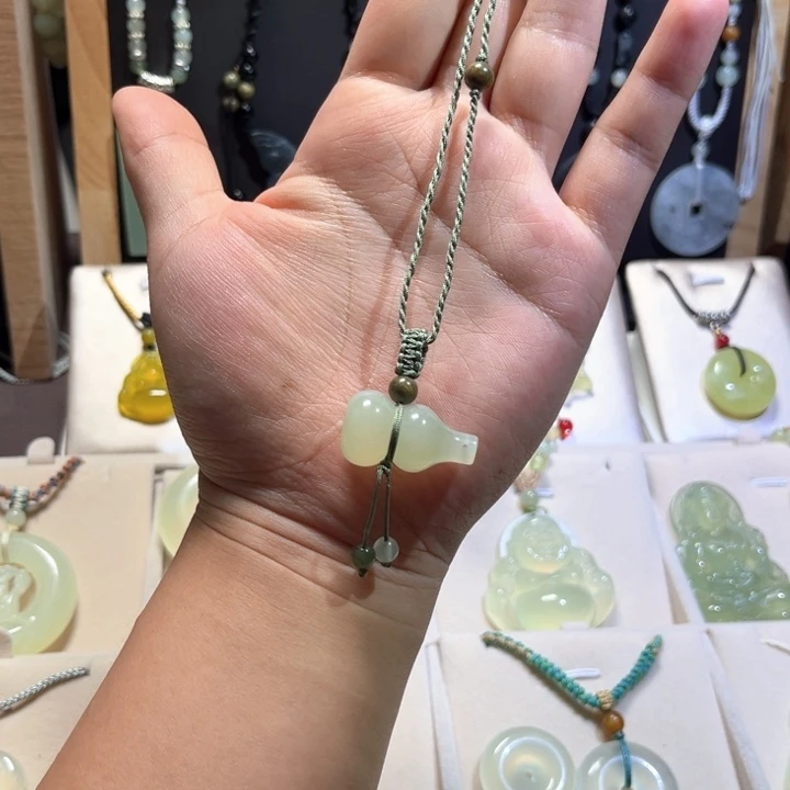 蛇纹石玉未镶嵌吊坠(赠链)不退不换