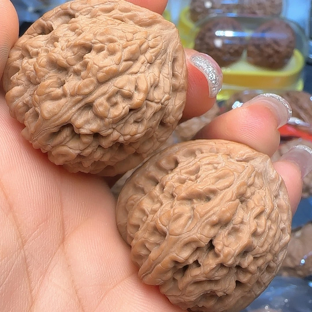 文玩核桃吊坠36红宝石