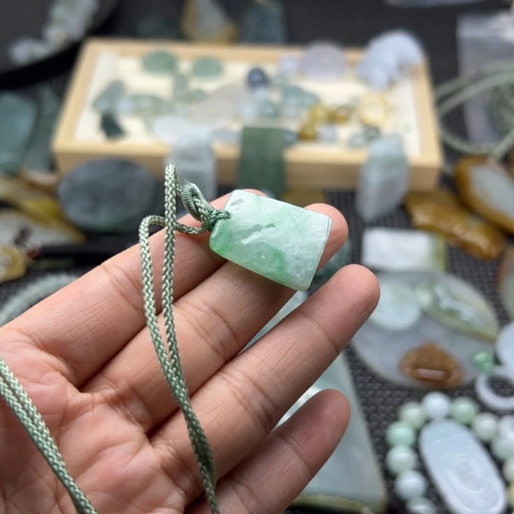 翡翠挂件未镶嵌无事牌