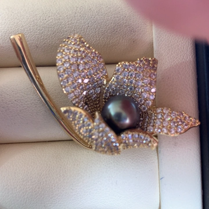 未镶嵌胸饰海水珍珠