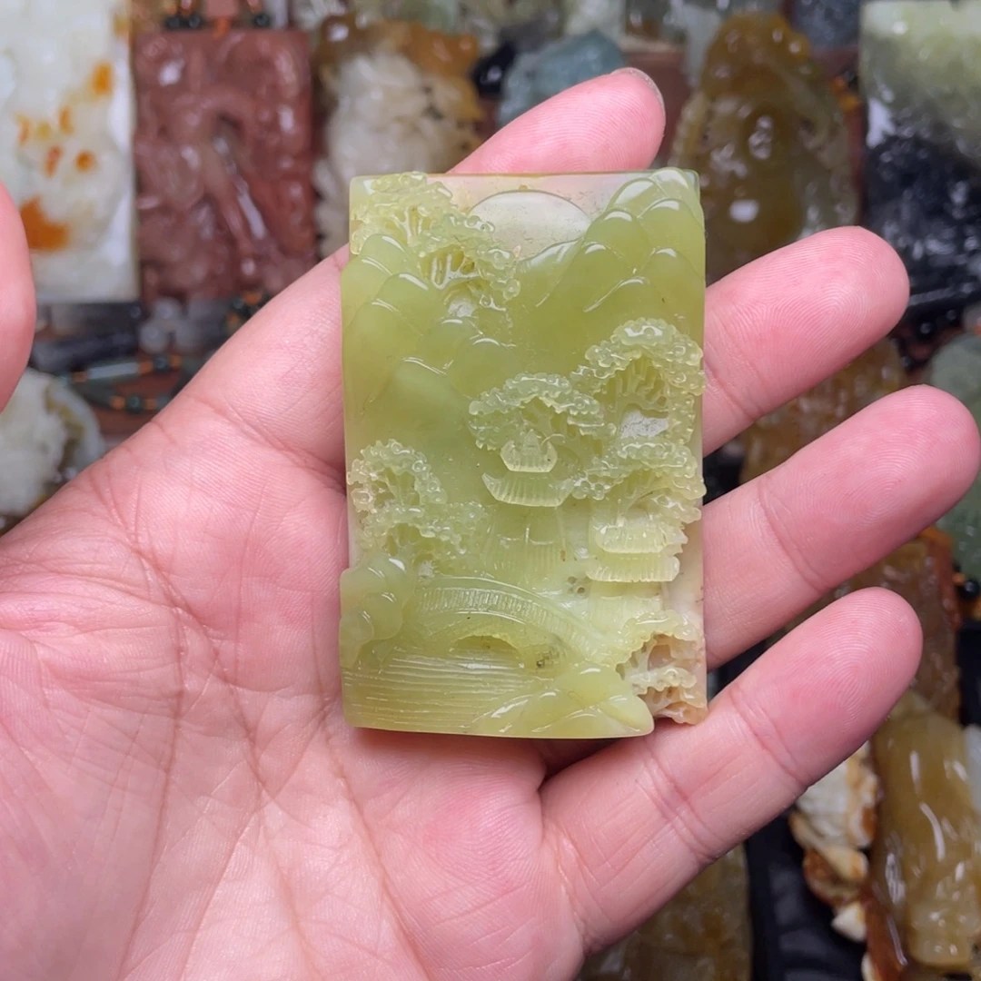 蛇纹石玉未镶嵌颈饰