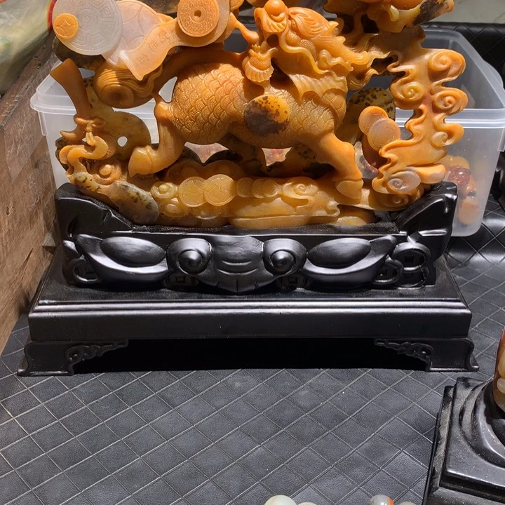 石英质玉（黄龙玉）未镶嵌颈饰