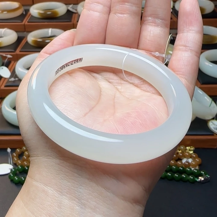 和田玉未镶嵌手镯