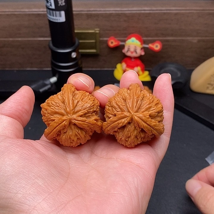 小***年文玩核桃把件白奔