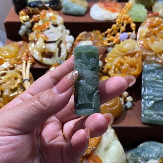 蛇纹石玉未镶嵌颈饰