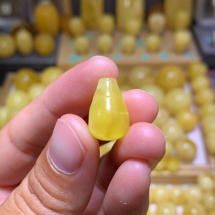 未镶嵌蜜蜡裸石天然俄料蜜蜡鸡油黄三通11.1