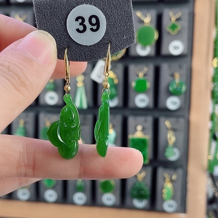 18K金镶嵌和田玉耳饰