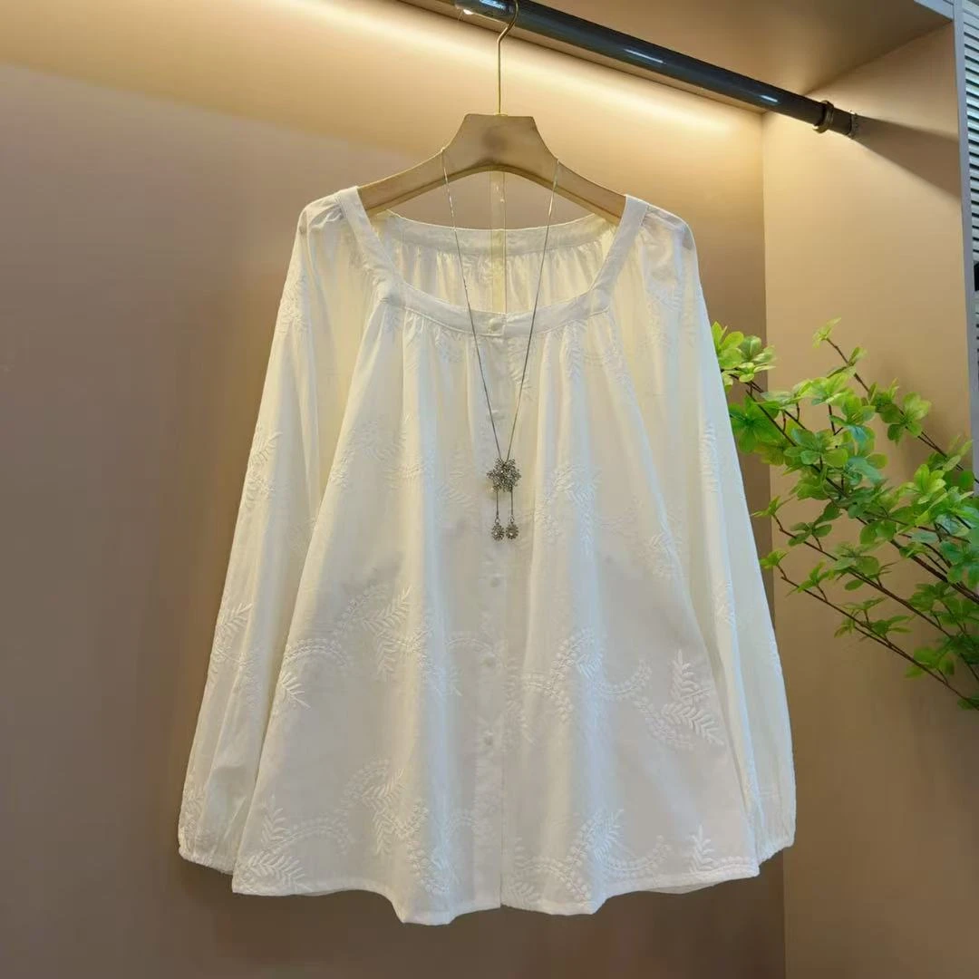 简约减龄秋季新款圆领小清新绣花宽松洋气百搭上衣（衣长64左右）