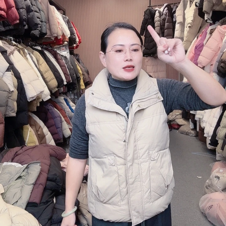 艾雨衣尚羽绒外套