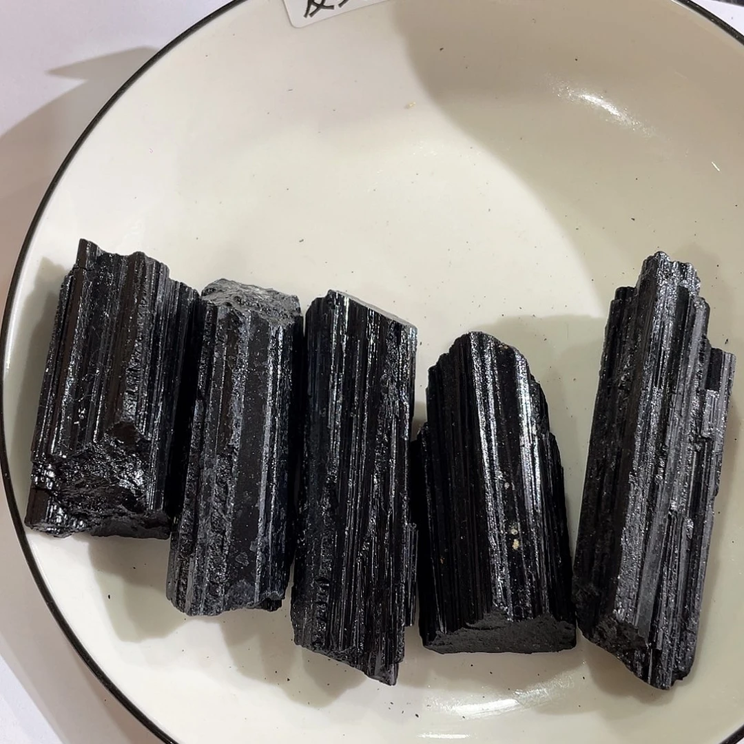 水晶未镶嵌珠宝半成品多样性发其一