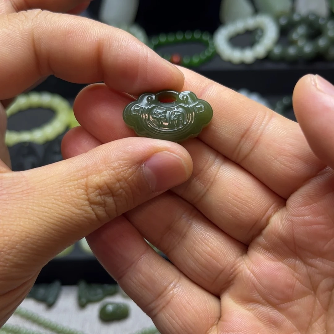 颈饰未镶嵌和田玉