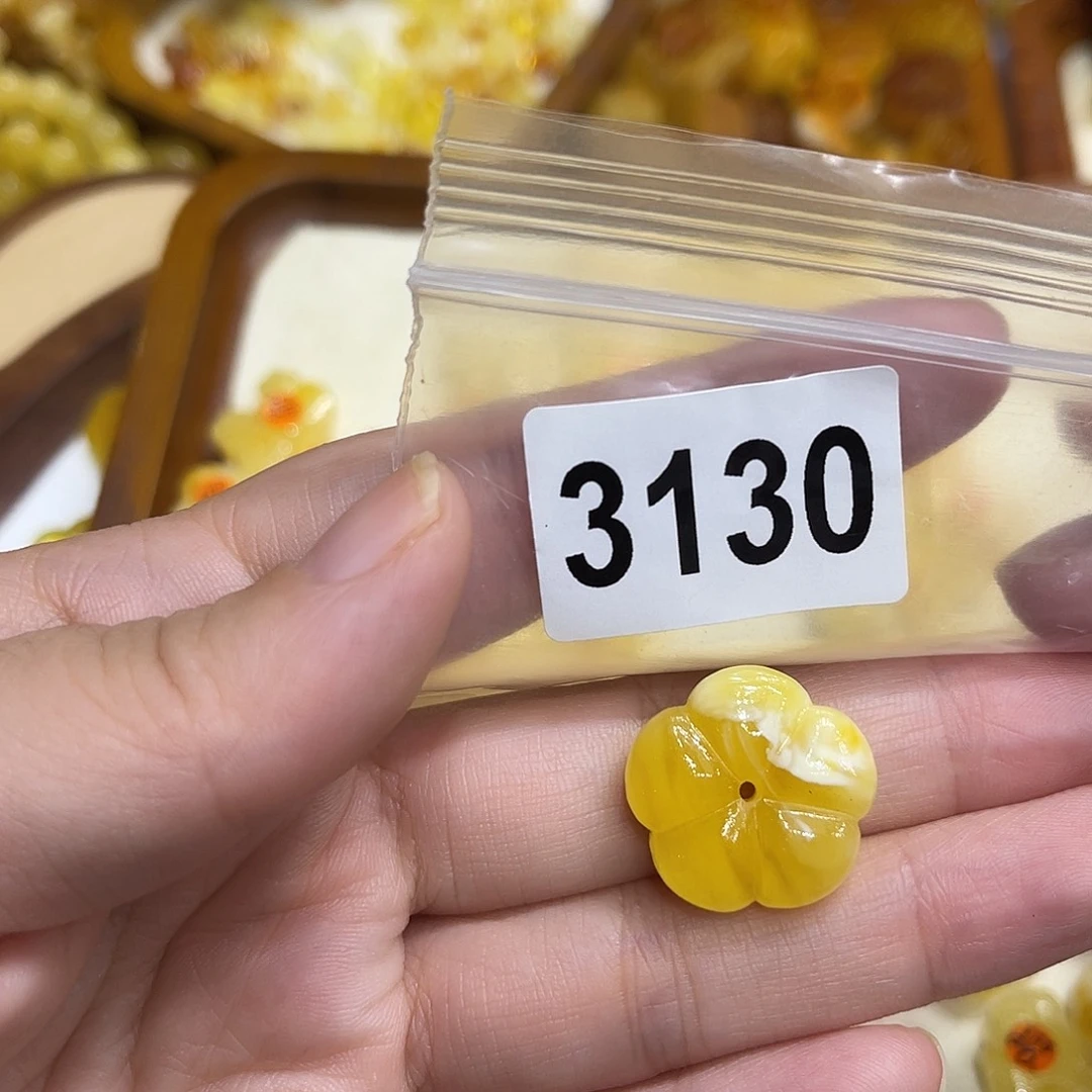 琥珀未镶嵌珠宝奇石