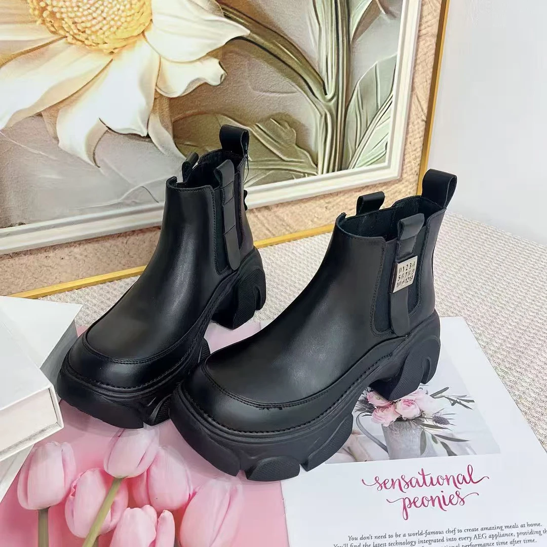 1-1300   新款时尚粗跟百搭秋冬中筒时装靴四季款