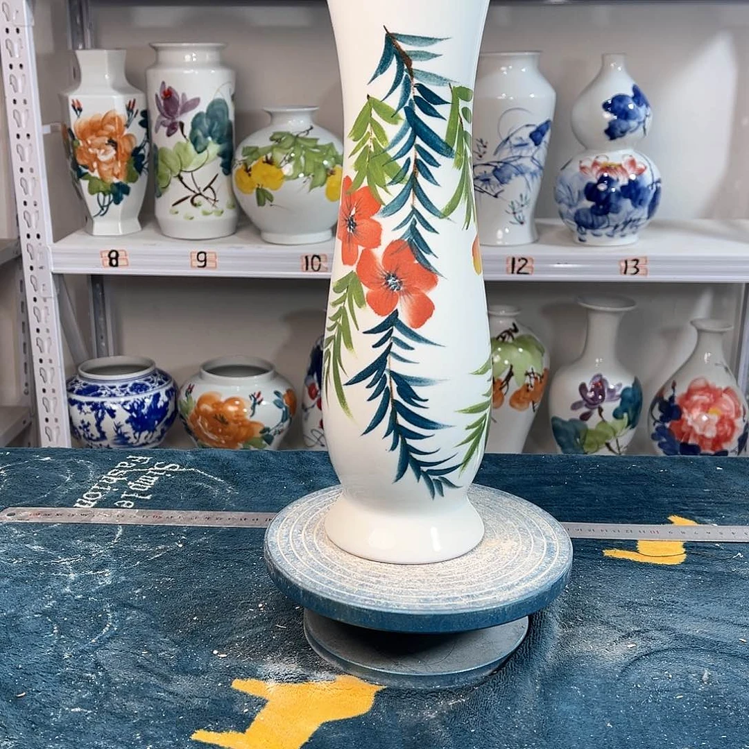 摆件景德镇陶瓷蛮红花