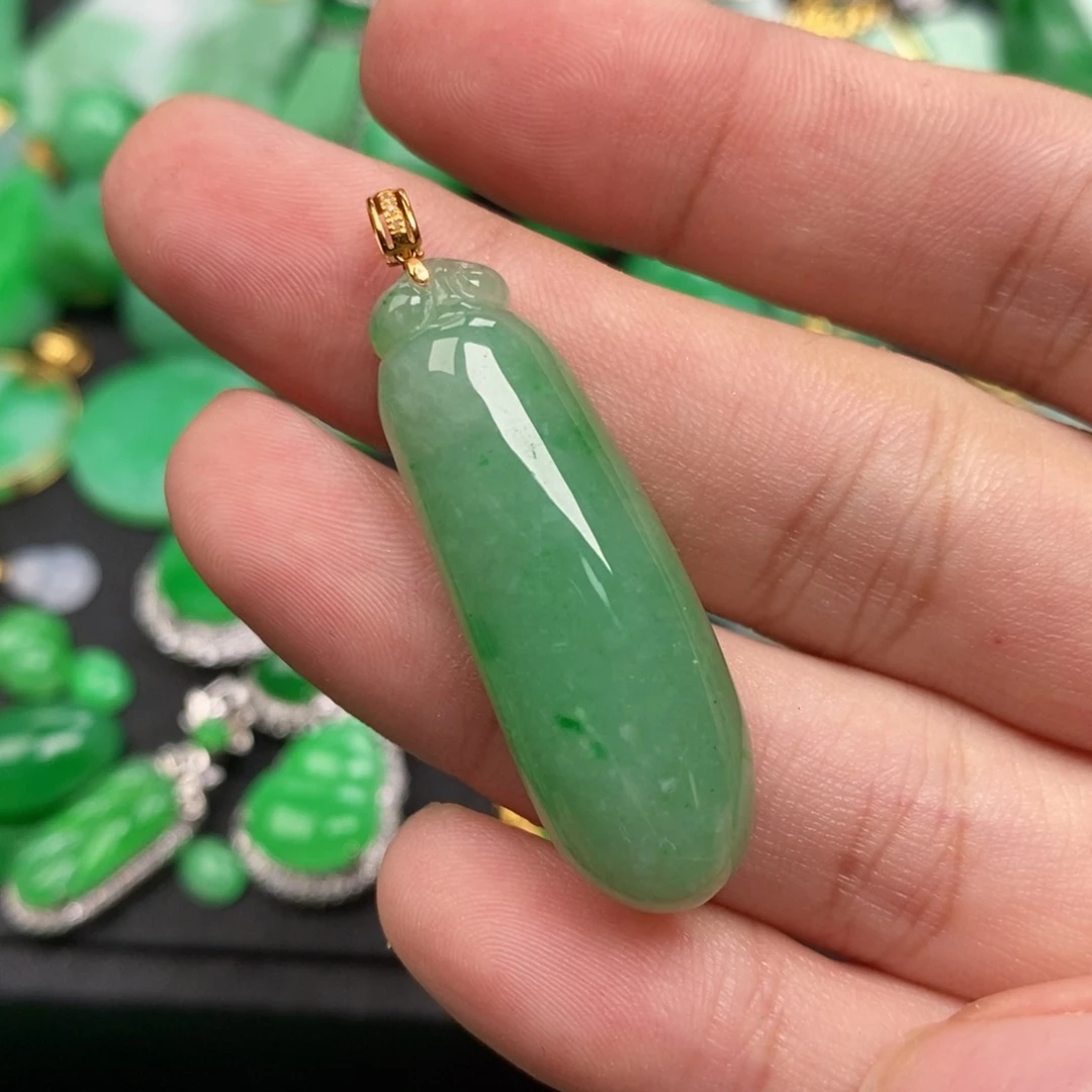 翡翠18K金镶嵌颈饰翡翠