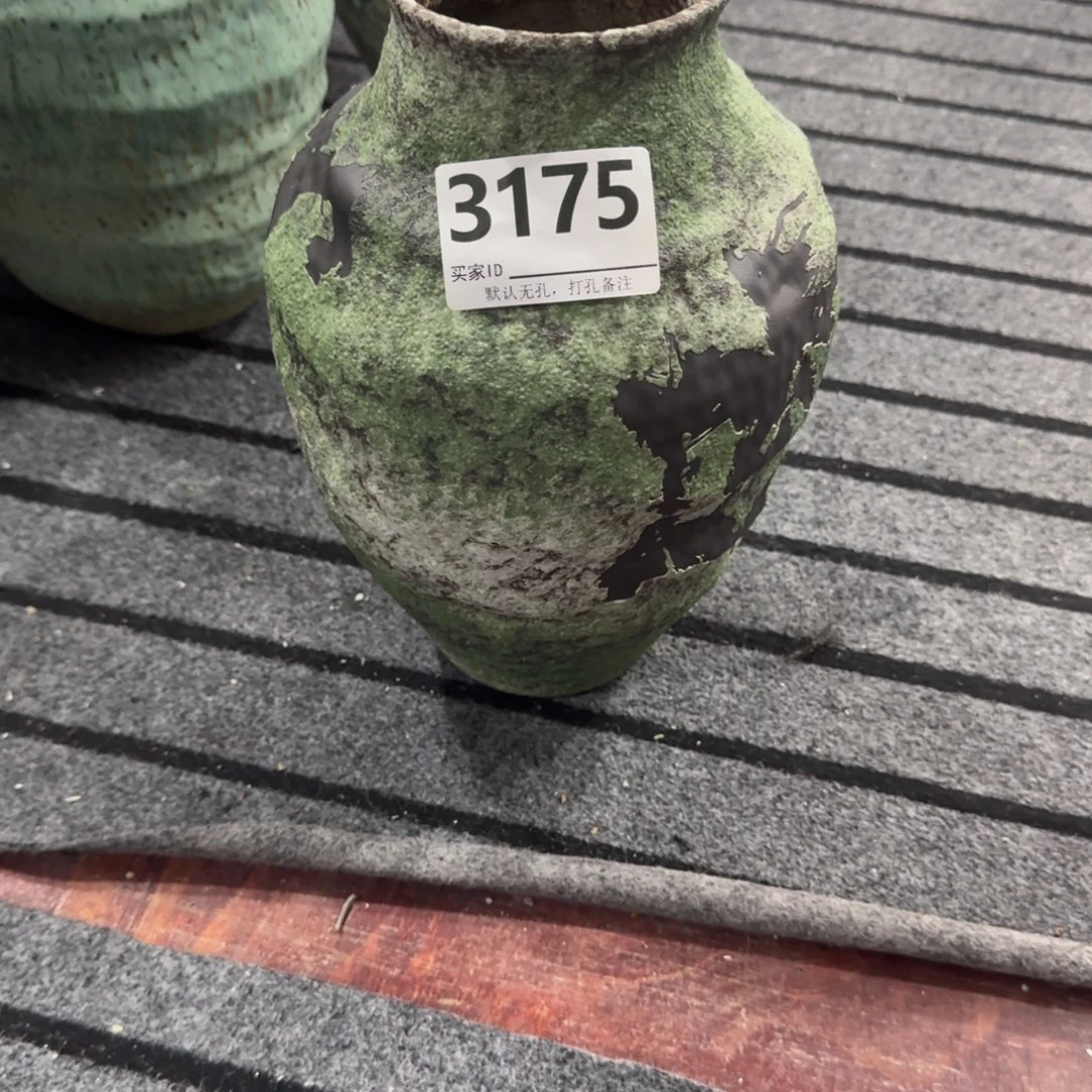 M***m摆件花瓶默认无孔口8高28编码3175