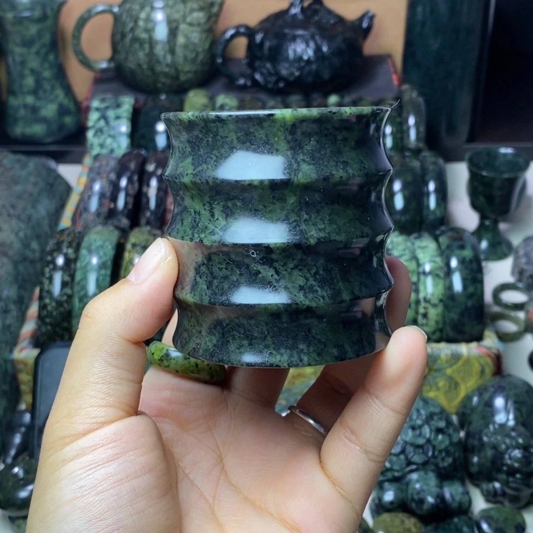 蛇纹石玉未镶嵌吊坠