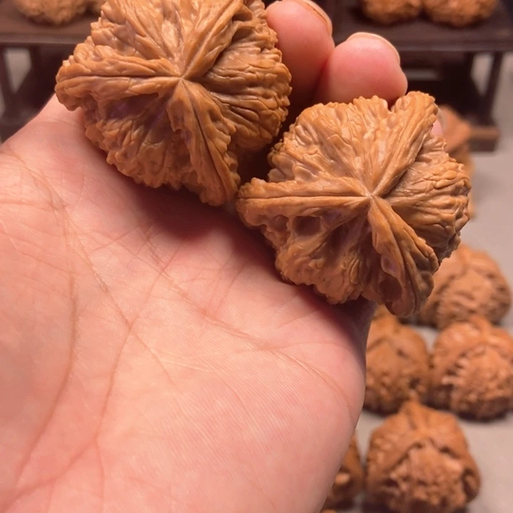 一***文玩核桃把件白奔