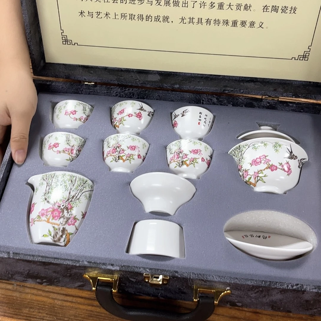 孤品茶具套装等。