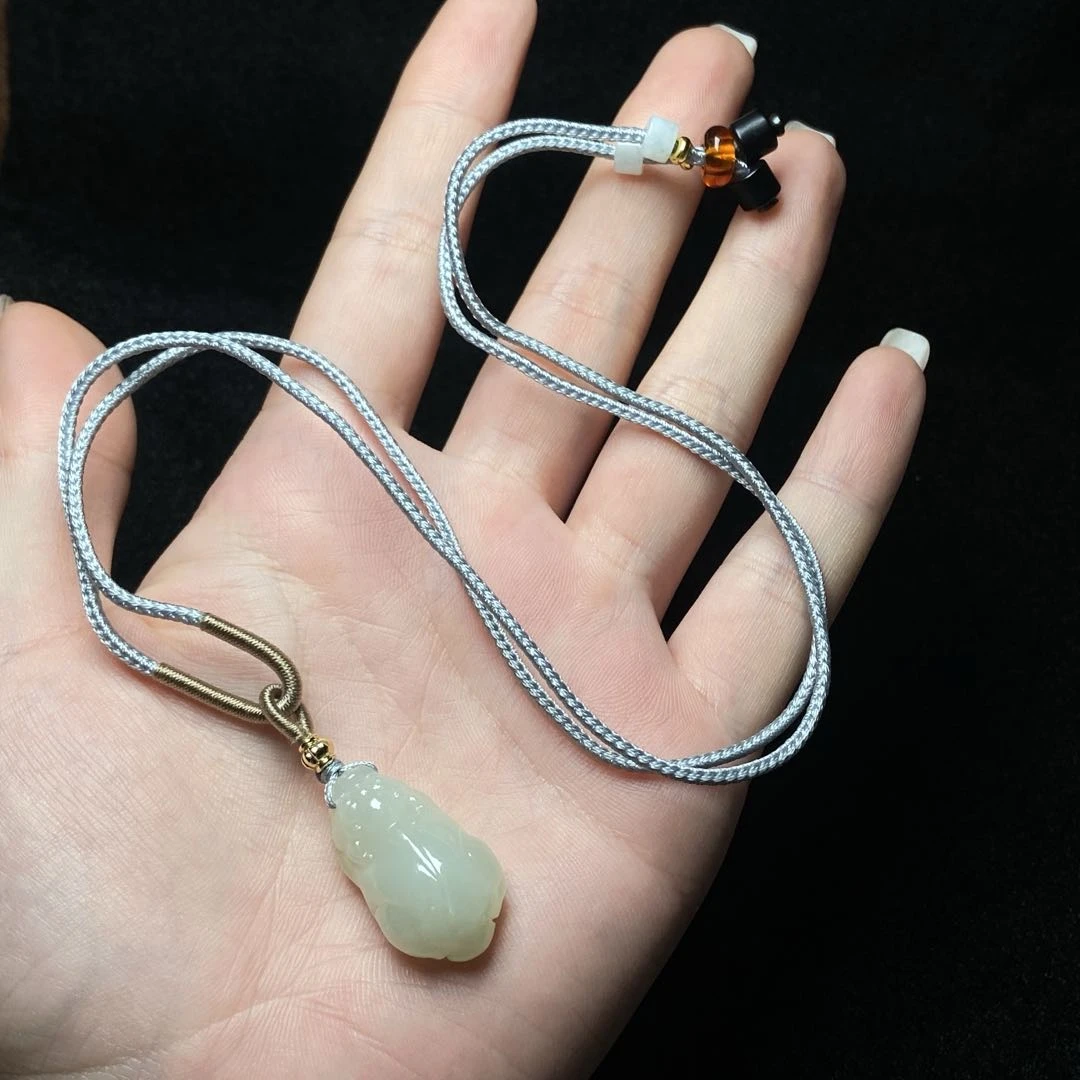 【星浩好物】和田玉吊坠 QT06H335【多样性发一件】15*26mm配绳