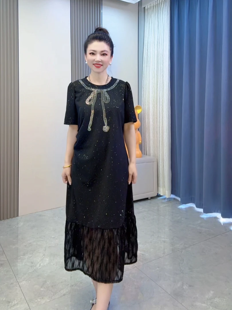 法式轻奢赫本风连衣裙女夏款高端设计感洋气时尚显瘦别致小黑裙子
