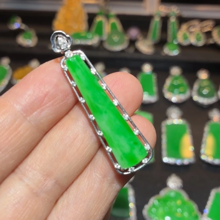 翡翠18K金镶嵌吊坠(不含链)翡翠