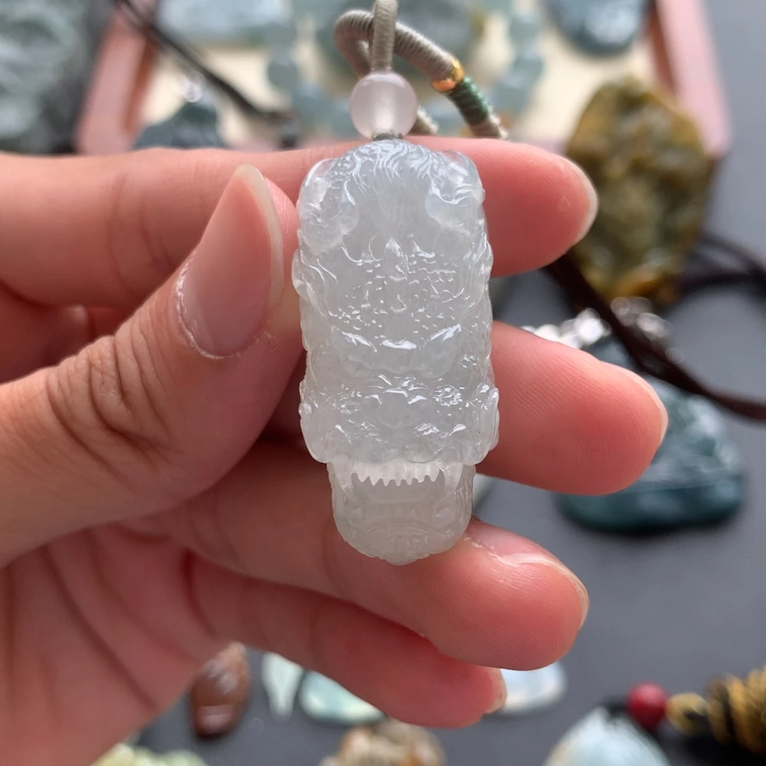 颈饰未镶嵌翡翠龙