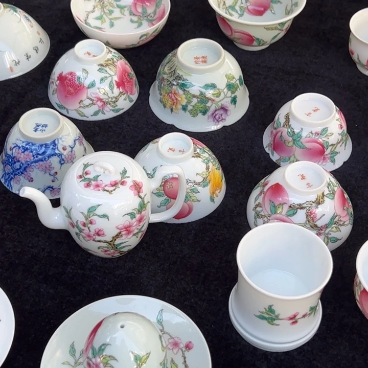 粉彩寿桃石榴茶具