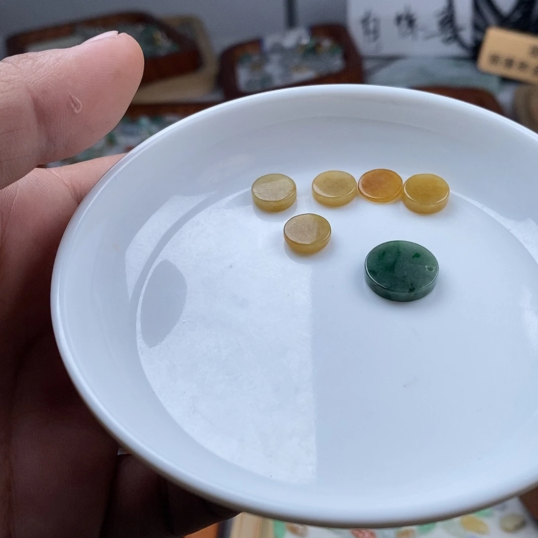 翡翠颈饰未镶嵌圆牌60一个